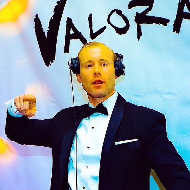 DJ