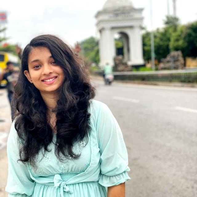 Oviya