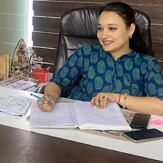 Dr Pooja